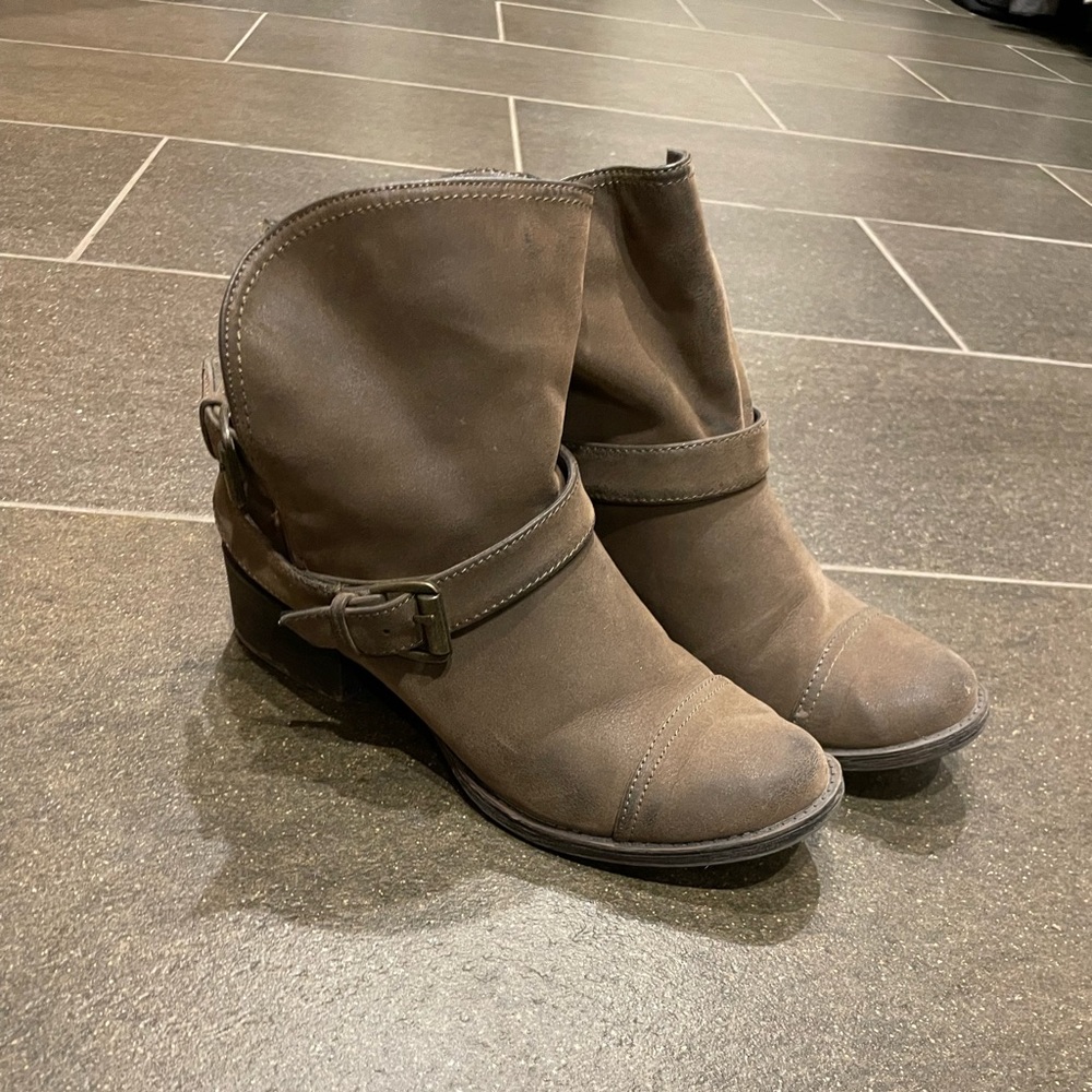 Rocket Dog size 7 booties